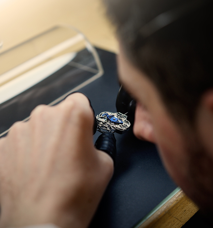 bovet-fleurier-aperto1-watchmaker-detail-02