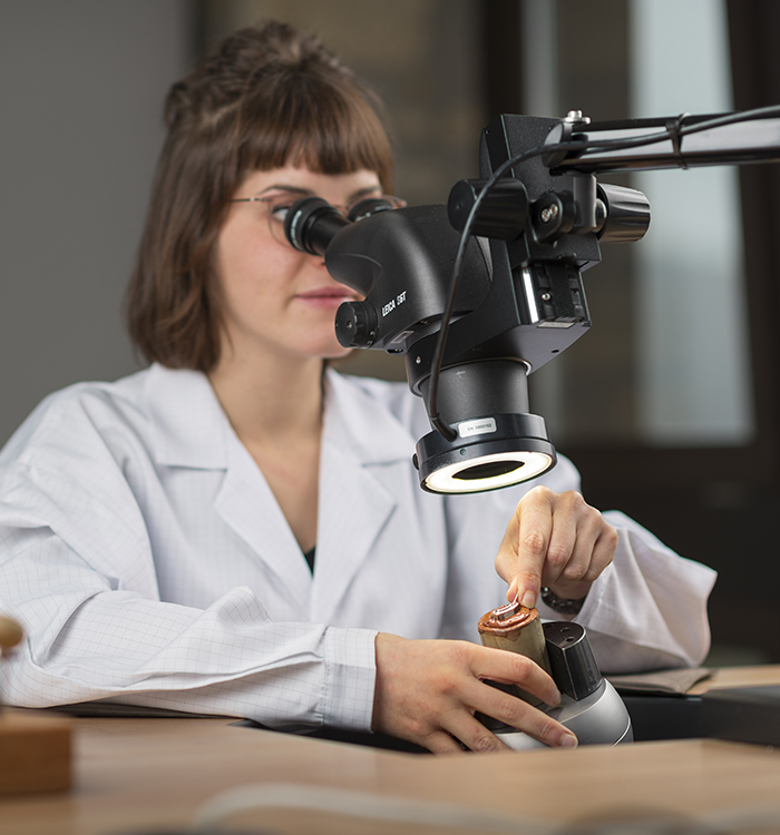 bovet-hand-engraving-artisan-detail-02